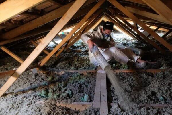 Isolation avec de la laine soufflée dans le 44 par Conseil Structure Rénovation